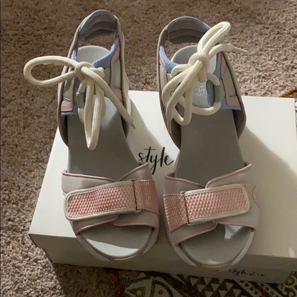 Michael Kors platform wedge heels - Picture 4 of 5